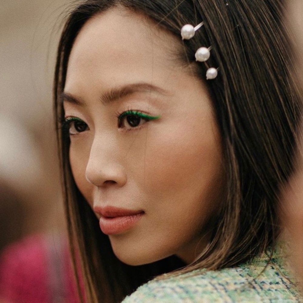 Faux Pearl Embellished Hair Clip - Picture 2 of 2